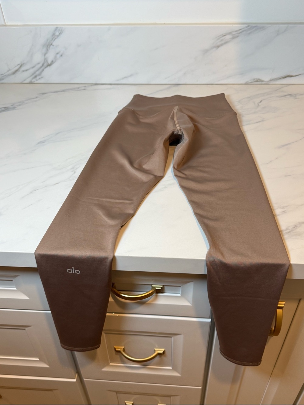 Alo airlift leggings in a beautiful nude color
